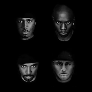 边挨炮边打电话给闺蜜
